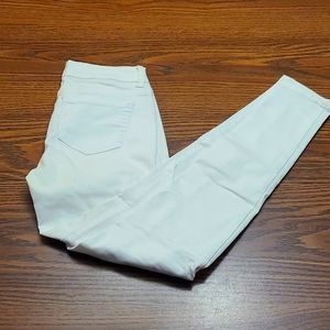 RIPPED WHITE SKINNY JEANS